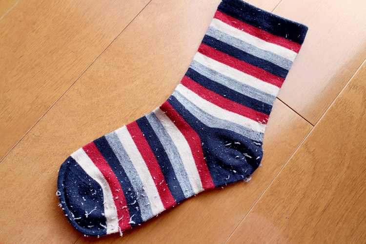 やっかいな毛玉の手入れが100円で解消 100円均一ダイソーの毛玉取り器で見違えるほどキレイに ノマド的節約術