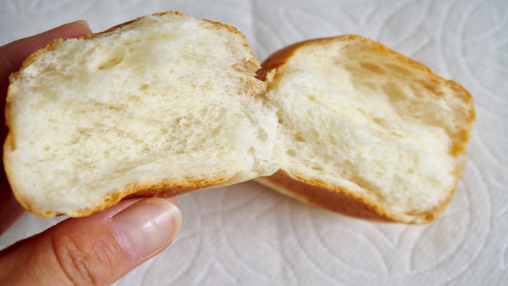 コストコのディナーロール(パンの断面)