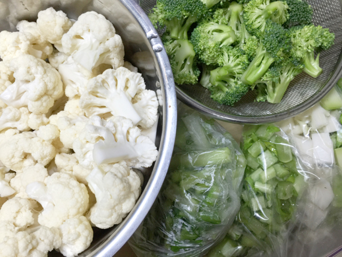 大根の葉、カブの葉、カリフラワーとブロッコリーの茎と実