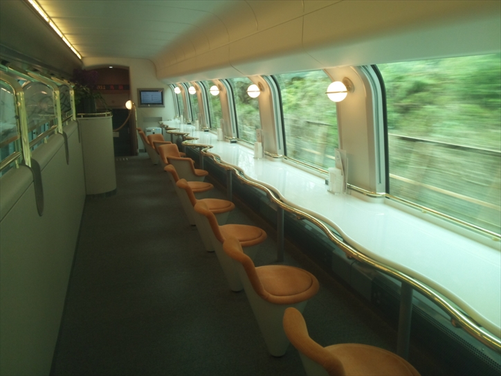 しまかぜカフェ車両