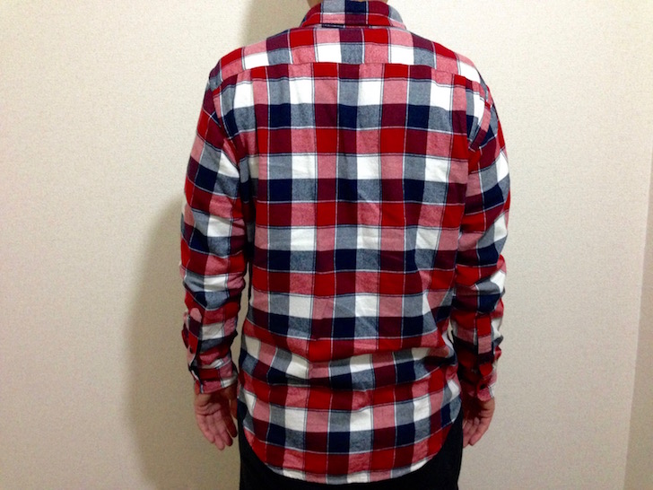 ユニクロのフランネルシャツ（着こなし裏面）