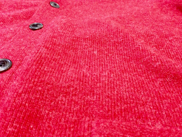 ユニクロのラムＶネックカーディガン（生地）