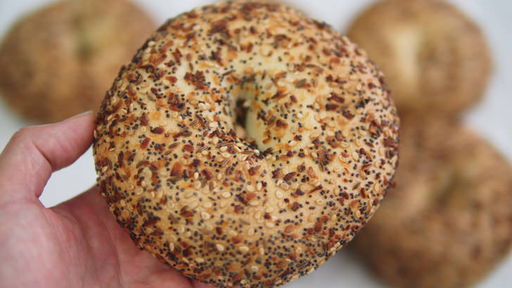 コストコのバラエティベーグル(エブリシングベーグル)