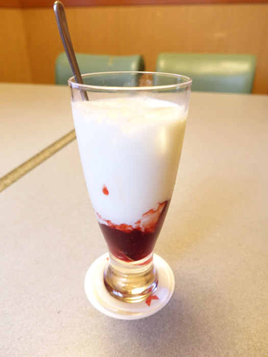 シダックスのいちご牛乳