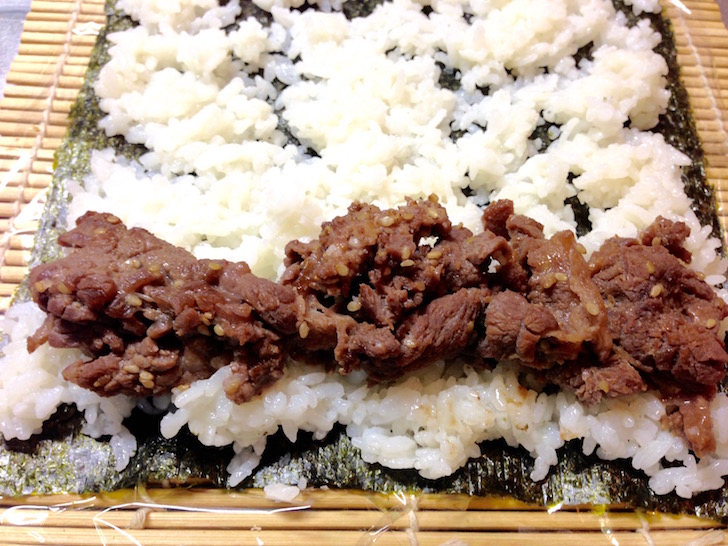 コストコのプルコギを使った巻き寿司(ご飯に巻く)