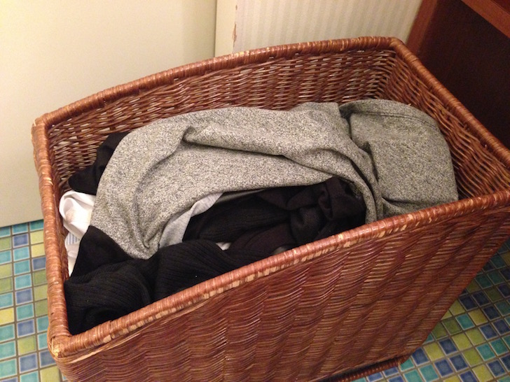 ホテルで手洗い洗濯する衣類