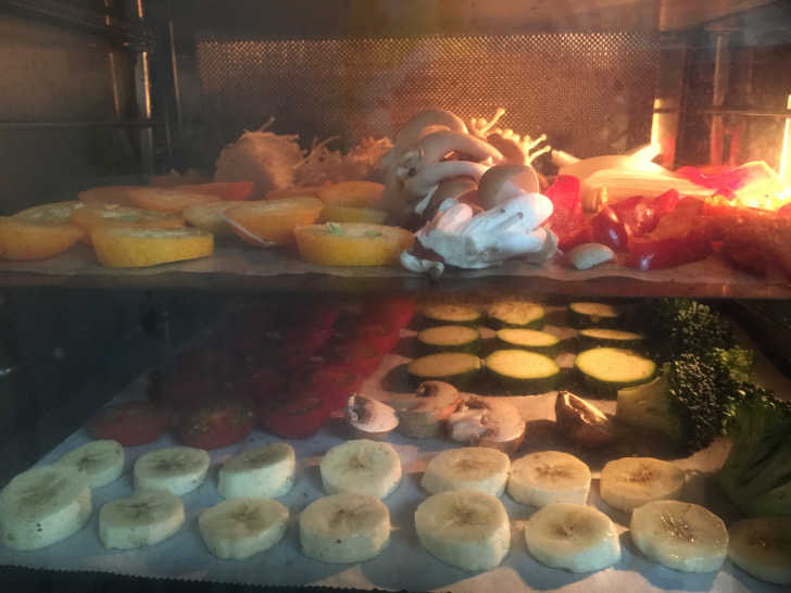 天板に乗せてオーブンで焼く