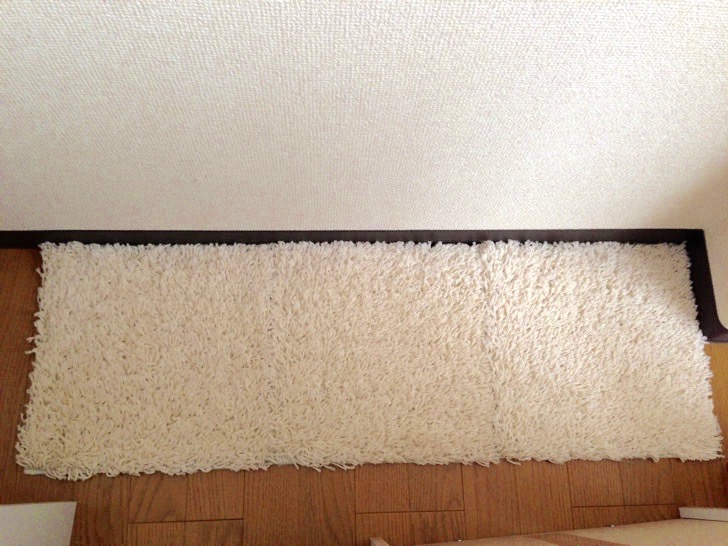 ニトリのカラーボックスの下に敷いたフロアマット
