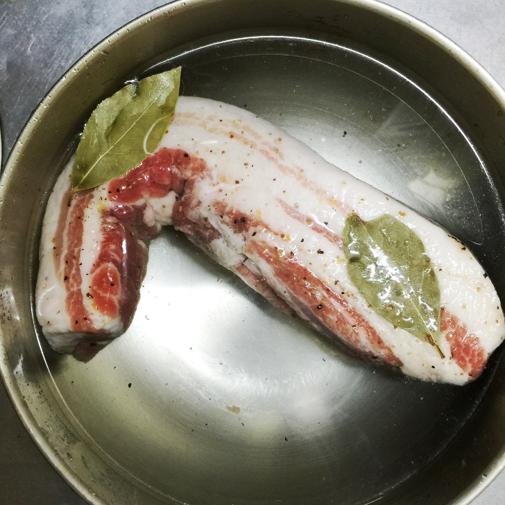 塩抜きする塩豚