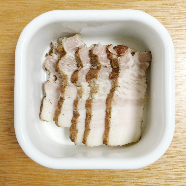 ホーローに入れたチャーシュー