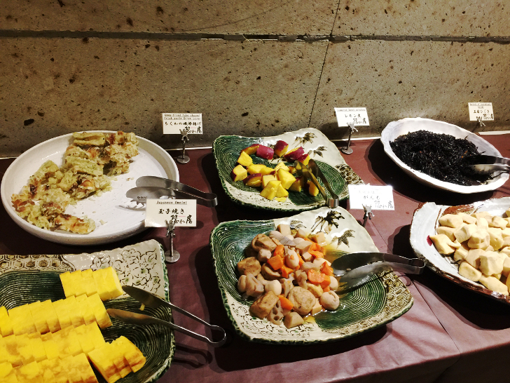 隠れ房のビュッフェ