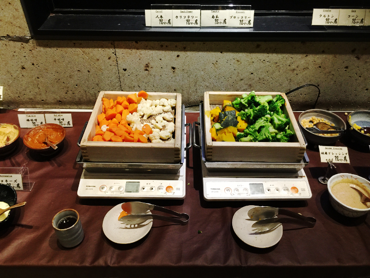 隠れ房のビュッフェ