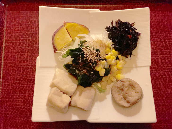 隠れ房のビュッフェ