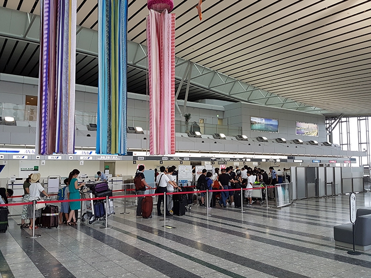 仙台国内空港の中