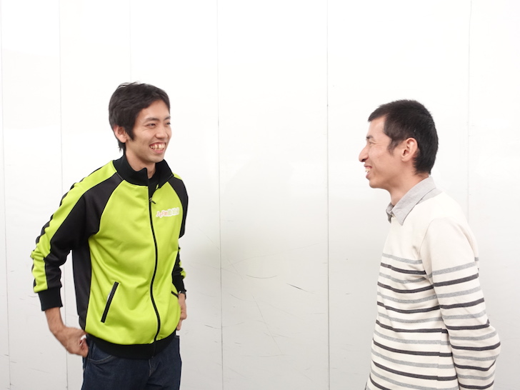 笑い合うふたり