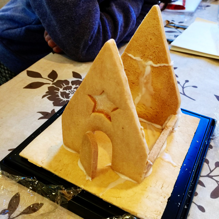 クッキーハウス製作中