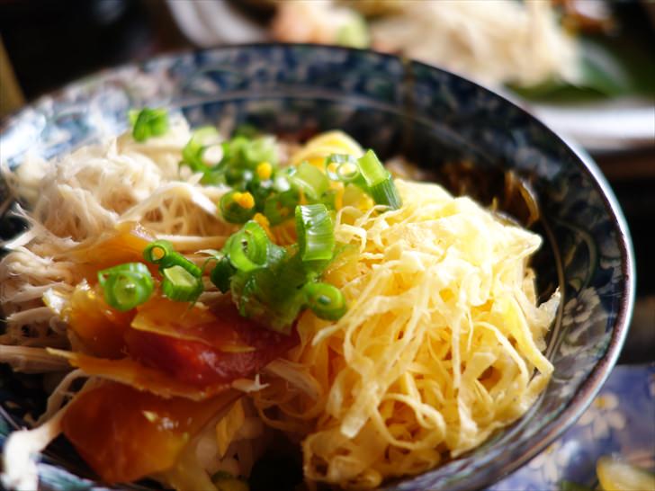 鶏飯を盛りつけたところ