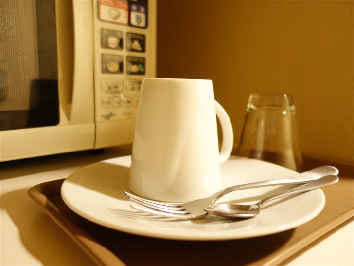 ビジネスホテルに備え付けのカップ&ソーサー