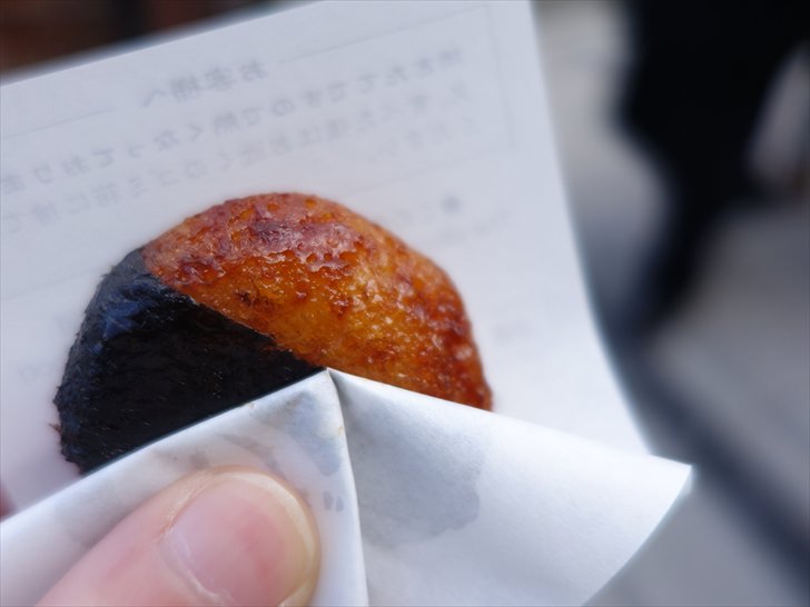 二年坂で食べ歩きの餅