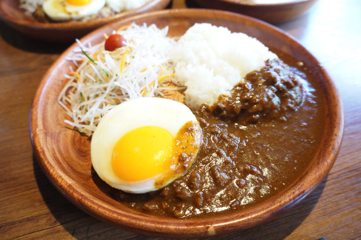 びっくりドンキーのエッグカリーバーグディッシュ