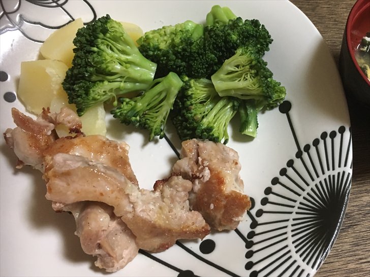 蒸したブロッコリーとじゃがいも