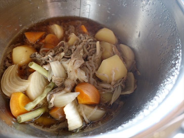 象印圧力IHなべで肉じゃがが完成したところ