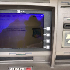 【海外ATMの使い方】キャッシングで引き出すやり方・手数料を安くするためのコツを実体験から紹介します