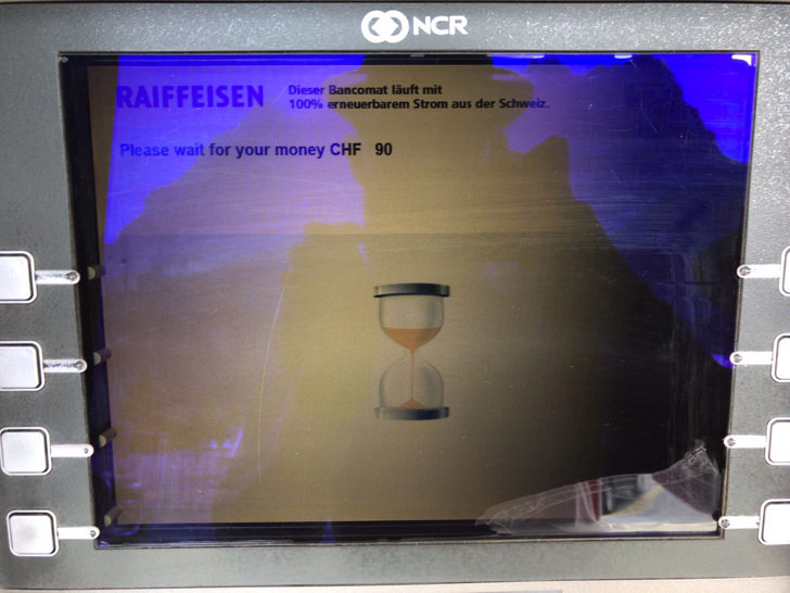 スイスのATMで現金を引き出す手順