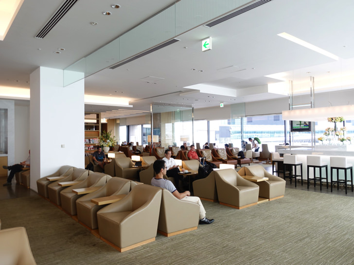 JAL国際線のサクララウンジ