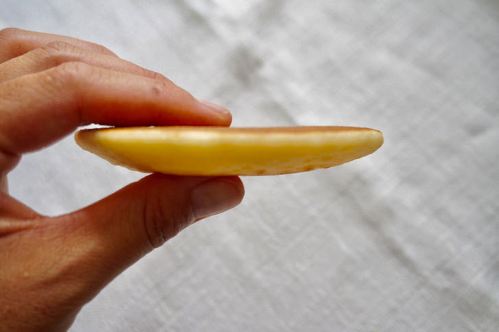 コストコの木村屋総本店のパンケーキ(厚み)