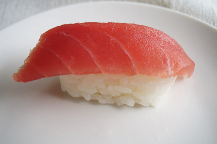 コストコの寿司ファミリー盛48貫(まぐろ)