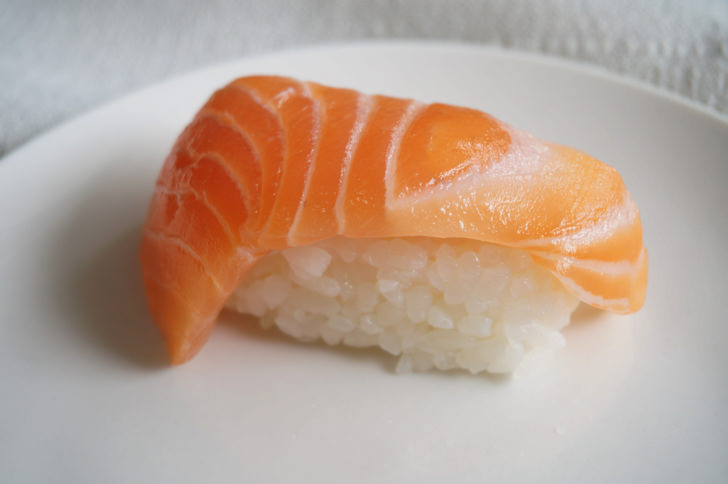 コストコの寿司ファミリー盛48貫(サーモン)