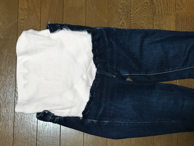 仮縫いしたジーンズ