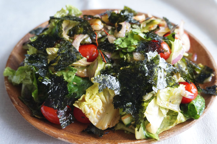 コストコのチョレギサラダ(お皿に盛り付けた様子)