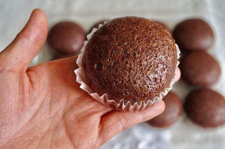 コストコの木村屋總本店ミニむしケーキチョコ(ケーキのサイズ感)