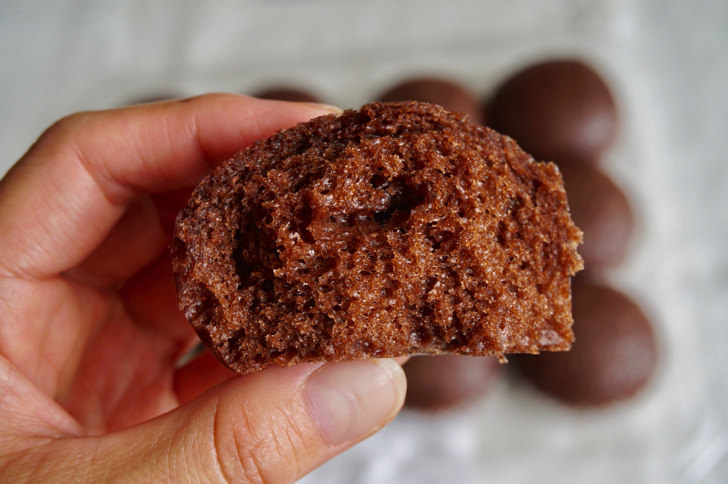 コストコの木村屋総本店ミニむしケーキチョコ(ケーキの中身)