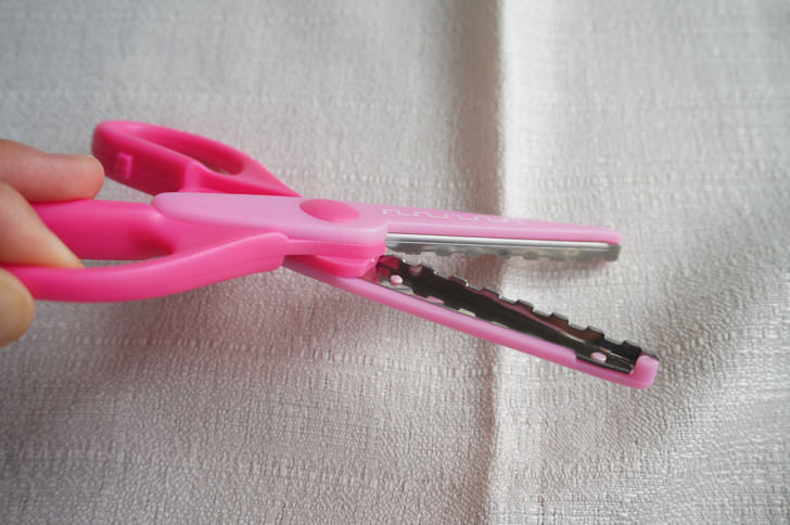 コストコのCUTTING EDGE クラフトはさみ 18本セット(カット部分の形状)