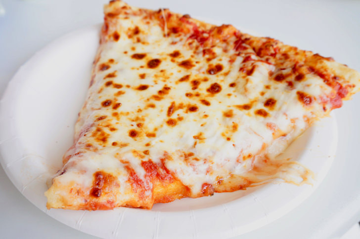コストコのピザのおすすめランキングtop6と冷凍ピザを食べ比べた感想 カロリーや値段も紹介 ノマド的節約術