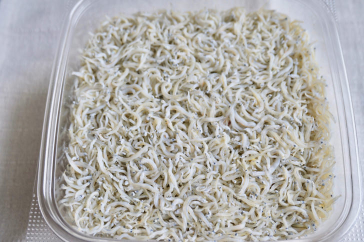 コストコのしらす干し(中身の表面)