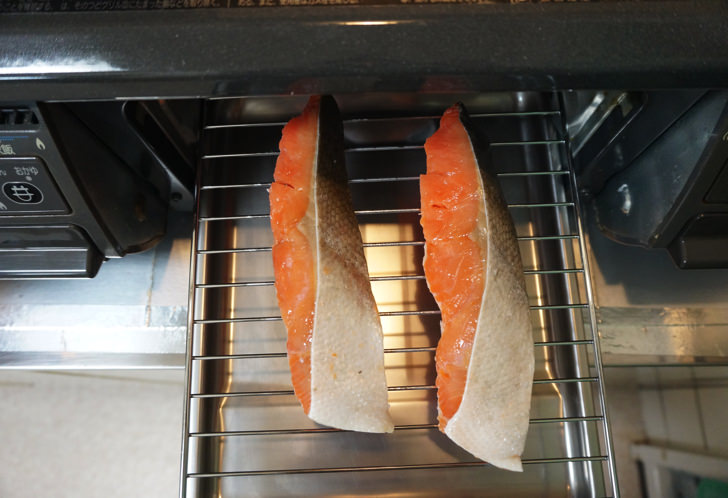 コストコの天然紅鮭定塩切身・甘口(魚焼き器で焼く)