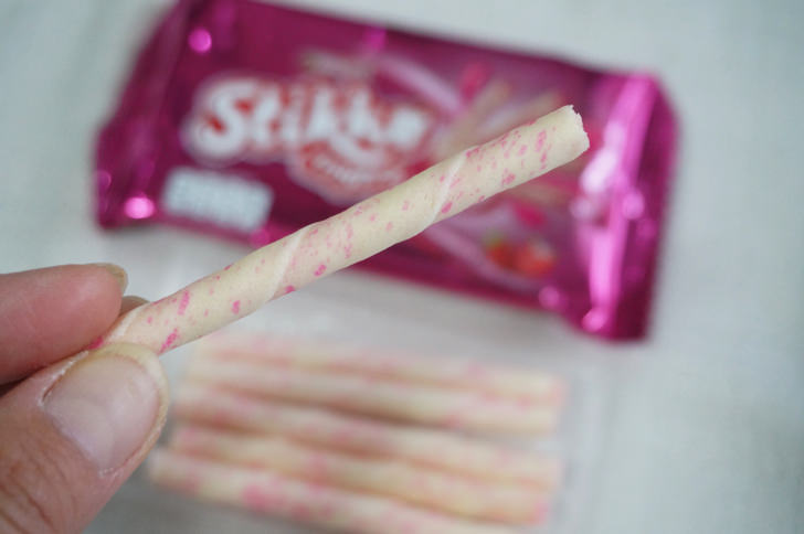 コストコのスティッコフィンガーズ(ストロベリー味)
