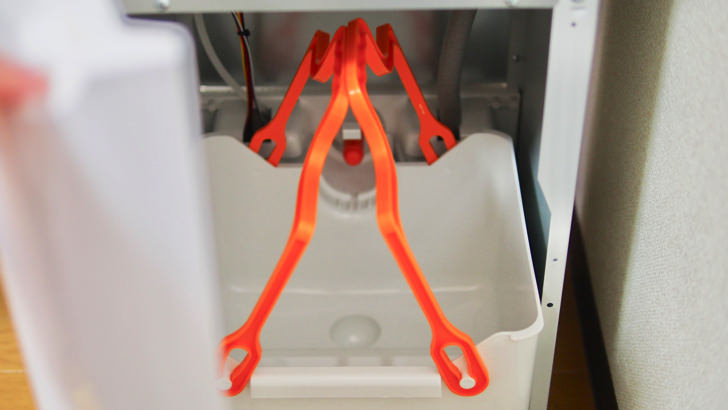 コスモウォーターの引き取りの流れ(カゴをウォーターサーバに戻す)