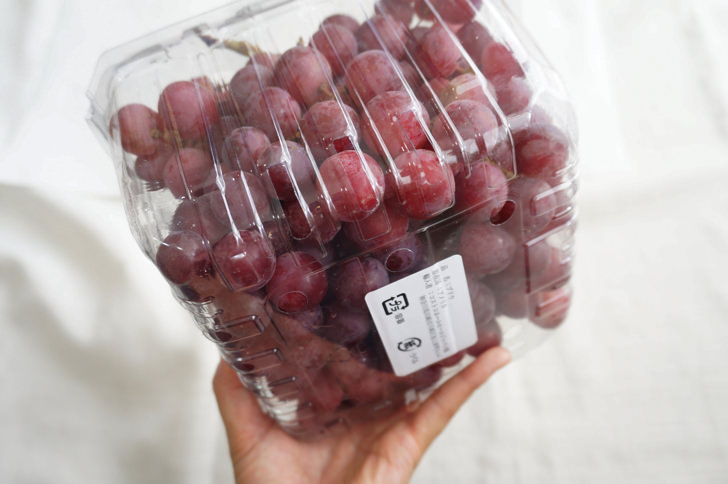 コストコのレッドシードレスグレープ(容器の底面)