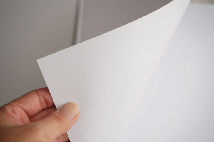 コストコのディズニースケッチブック(用紙の厚み)