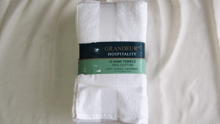 コストコのGRANDEUR ハンドタオル12枚セット(包装状態)