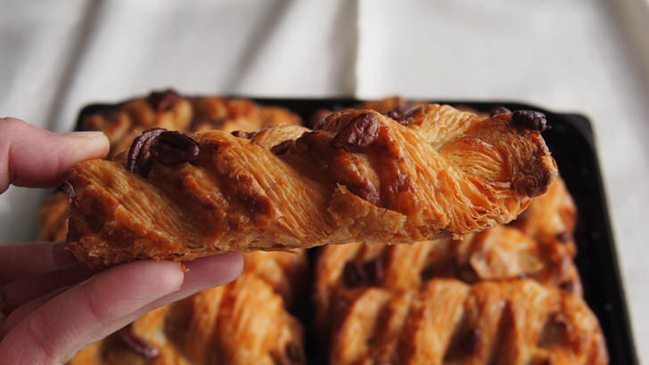 コストコのメープルピーカンシュトルーデル(厚み)