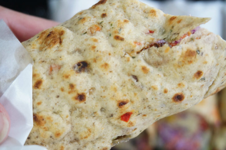 コストコのマルチグレインフムスラップ(表面)