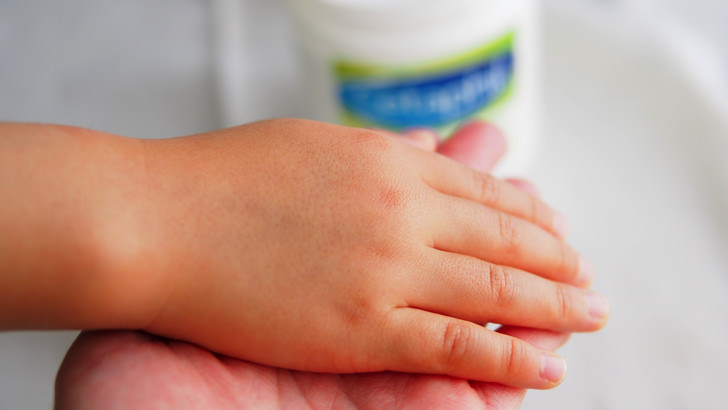 コストコのセタフィル モイスチャライジングクリーム(クリームを手に塗った後)