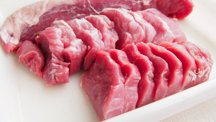 コストコの三元豚ヒレ真空パック(包丁でカットした後の状態)