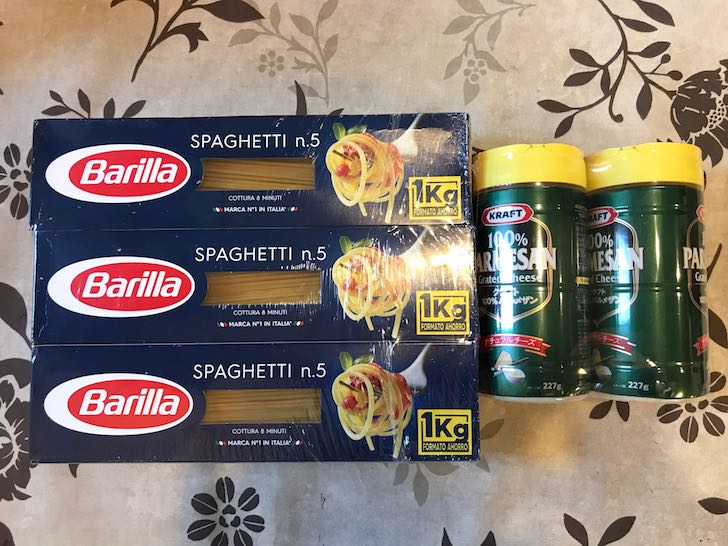 パスタと粉チーズ